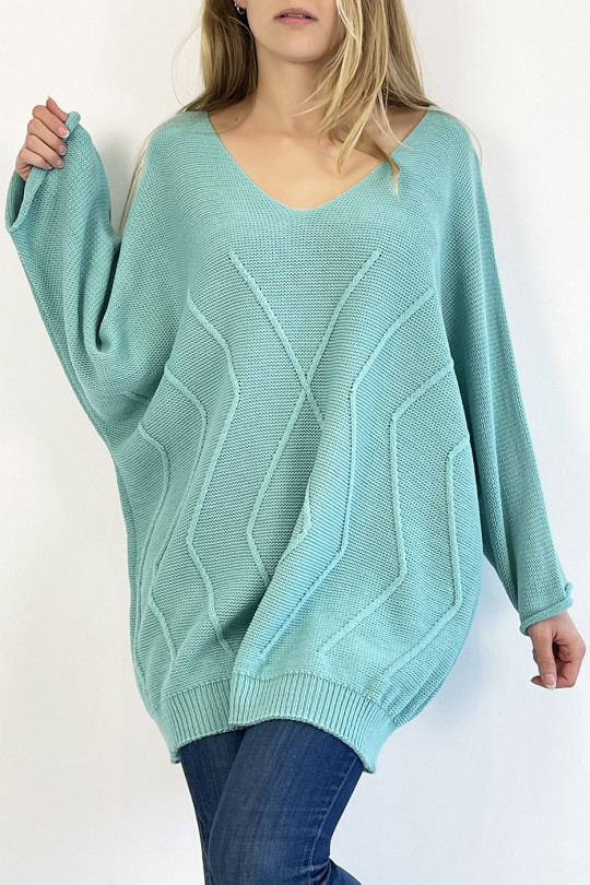 Long turquoise sweater with loose V-neck, knit effect with raised knit line detail that restructures the silhouette - 6