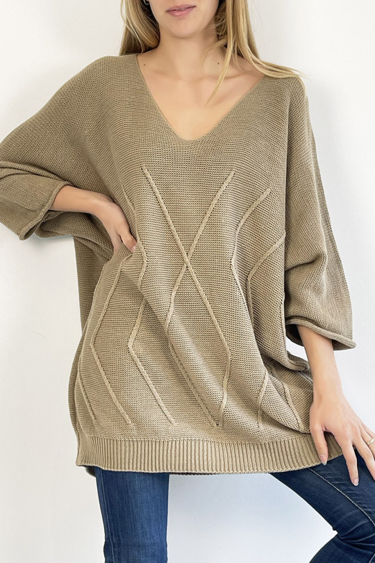 Pull camel long col V ample effet maille avec détail tricot de ligne en relief qui restructure la silhouette - 2