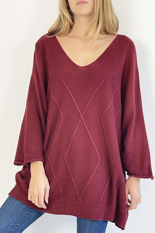Long burgundy V-neck loose-fitting knit effect sweater with raised line knit detail that restructures the silhouette - 1