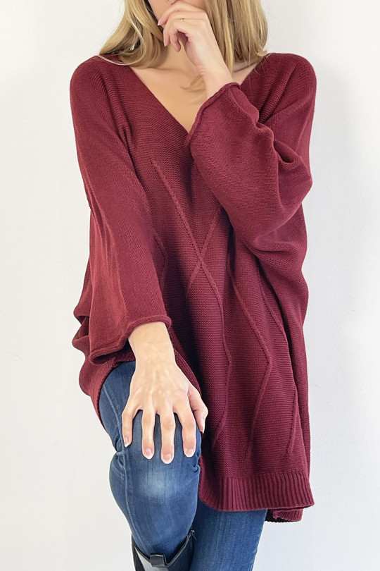 Long burgundy V-neck loose-fitting knit effect sweater with raised line knit detail that restructures the silhouette - 2
