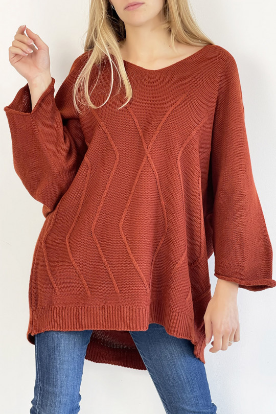 Long cognac V-neck loose-fitting knit effect sweater with raised line knit detail that restructures the silhouette - 1