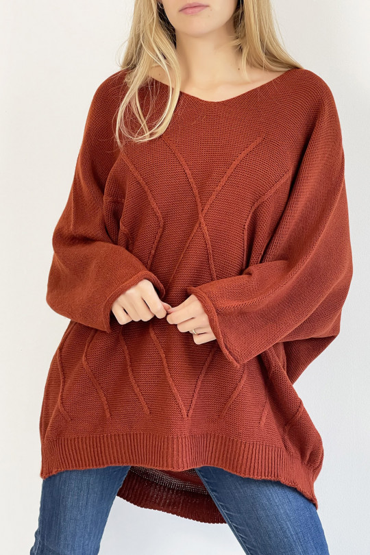 Long cognac V-neck loose-fitting knit effect sweater with raised line knit detail that restructures the silhouette - 2