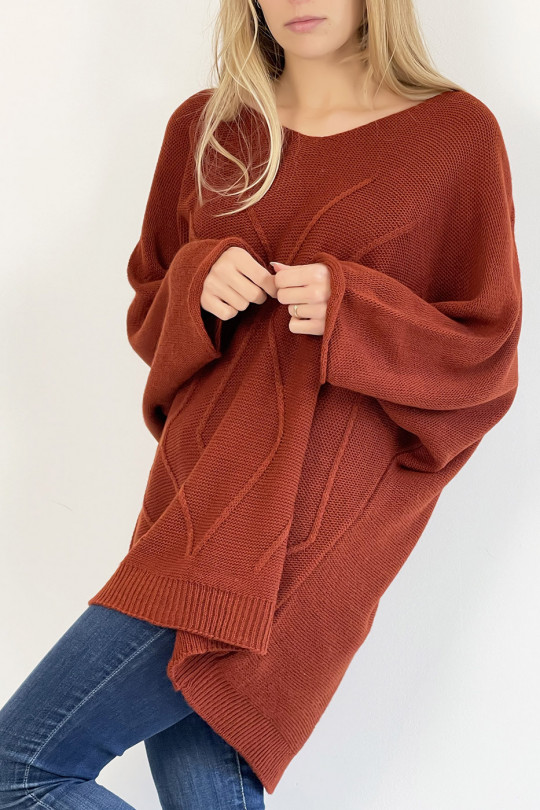 Long cognac V-neck loose-fitting knit effect sweater with raised line knit detail that restructures the silhouette - 3