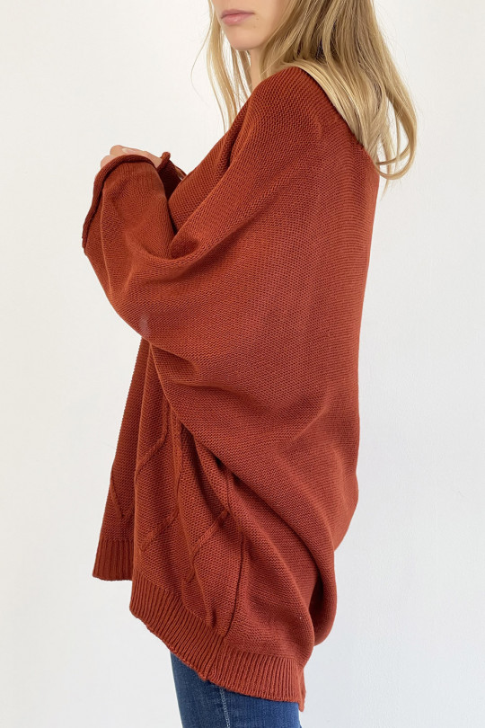 Long cognac V-neck loose-fitting knit effect sweater with raised line knit detail that restructures the silhouette - 4