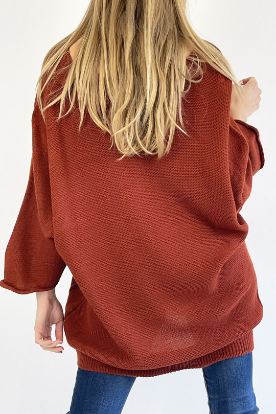 Long cognac V-neck loose-fitting knit effect sweater with raised line knit detail that restructures the silhouette - 5