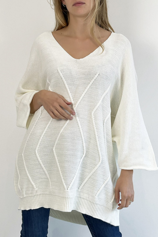 Long white V-neck loose-fitting knit effect sweater with raised line knit detail that restructures the silhouette - 2