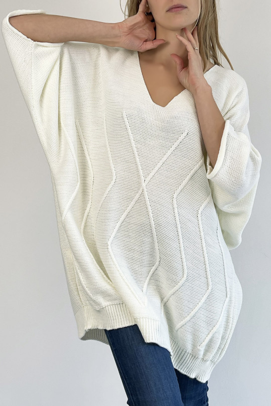 Long white V-neck loose-fitting knit effect sweater with raised line knit detail that restructures the silhouette - 3