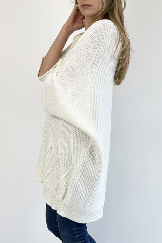 Long white V-neck loose-fitting knit effect sweater with raised line knit detail that restructures the silhouette - 4