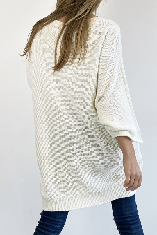 Long white V-neck loose-fitting knit effect sweater with raised line knit detail that restructures the silhouette - 5