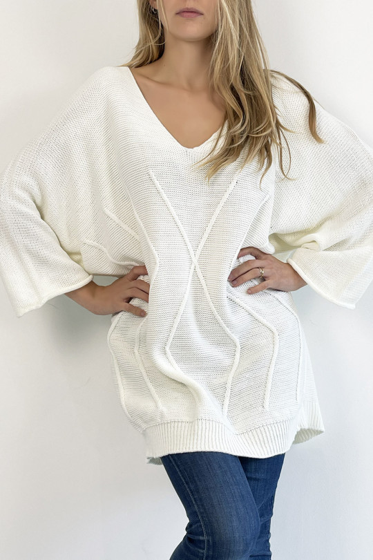 Long white V-neck loose-fitting knit effect sweater with raised line knit detail that restructures the silhouette - 6