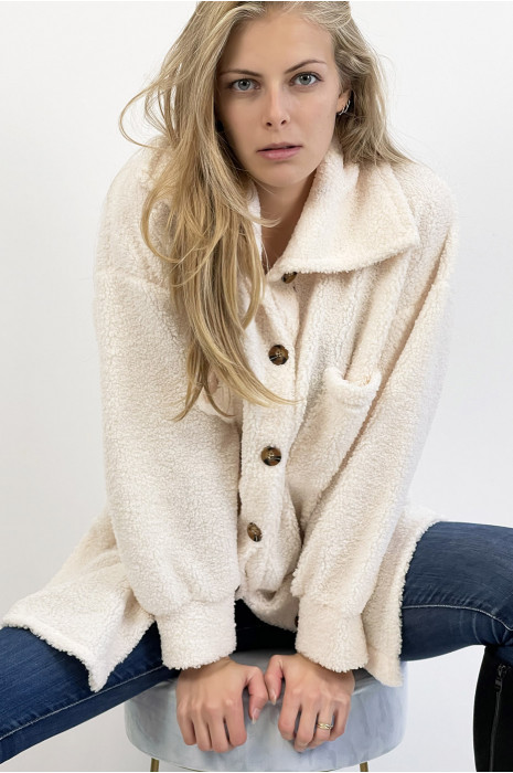 Wit overshirt met toupeteffect met grote zak met reverskraag en trendy knopen. - 2