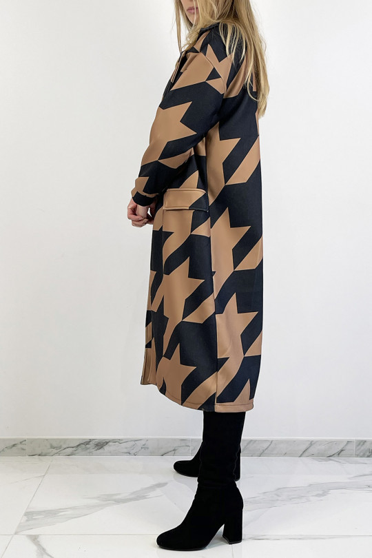 Camel mid-calf length coat in black geometric pattern with side pocket with lapel collar and raglan sleeves. - 3