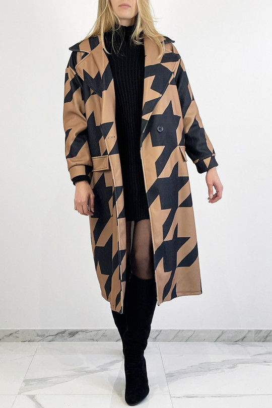 Camel mid-calf length coat in black geometric pattern with side pocket with lapel collar and raglan sleeves. - 4