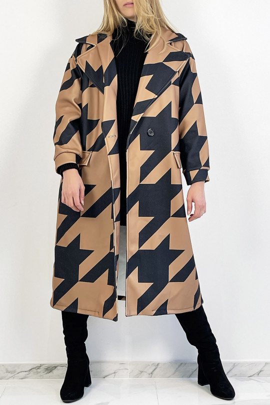 Camel mid-calf length coat in black geometric pattern with side pocket with lapel collar and raglan sleeves. - 5