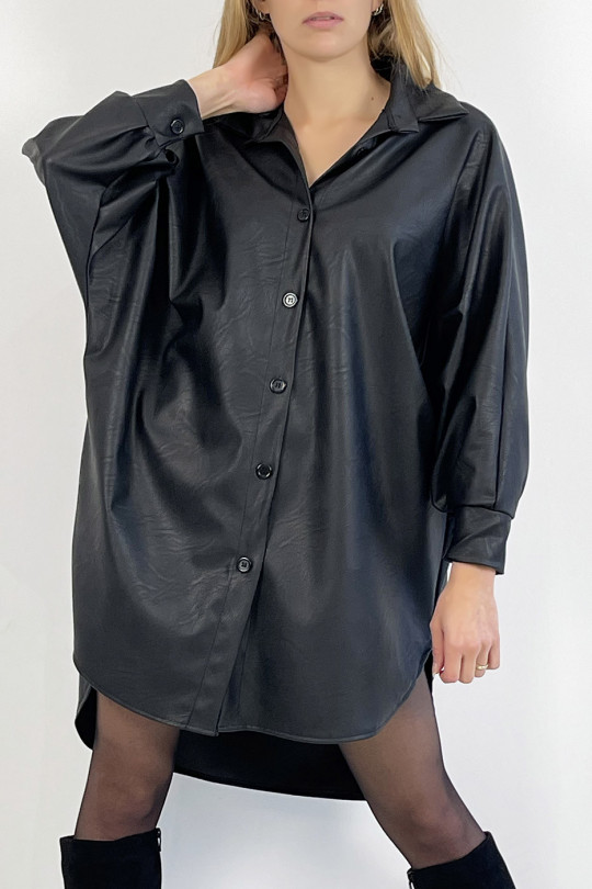 Robe chemise simili cuir noire mi-longue et fendue latéralement à manche bouffante et col à revers - 3