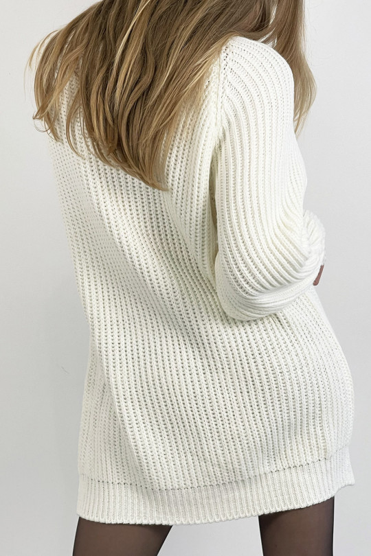 White knit effect sweater dress, straight cut, puff sleeves and high collar - 4