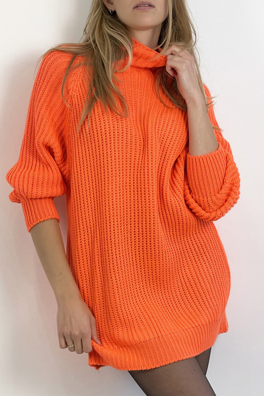 Oranje trui-jurk met gebreide look, rechte snit met pofmouwen en hoge kraag - 5