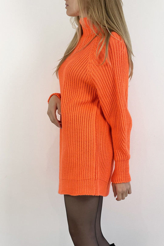 Oranje trui-jurk met gebreide look, rechte snit met pofmouwen en hoge kraag - 9