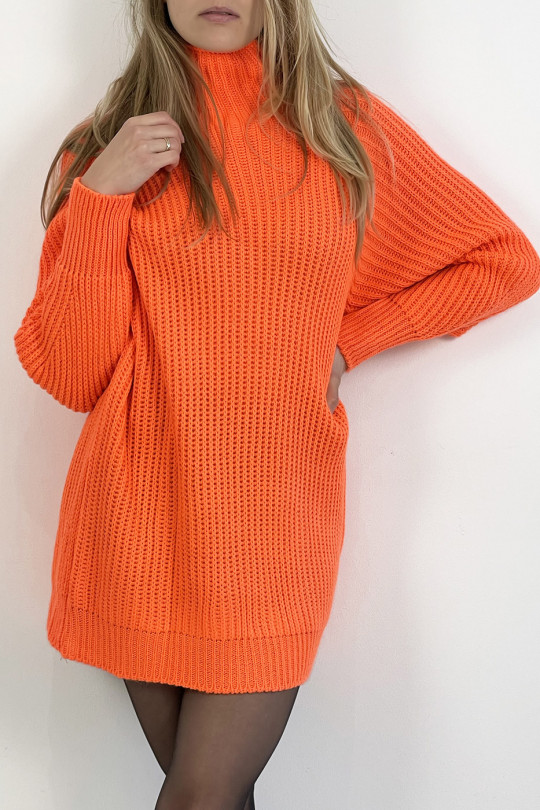 Oranje trui-jurk met gebreide look, rechte snit met pofmouwen en hoge kraag - 10