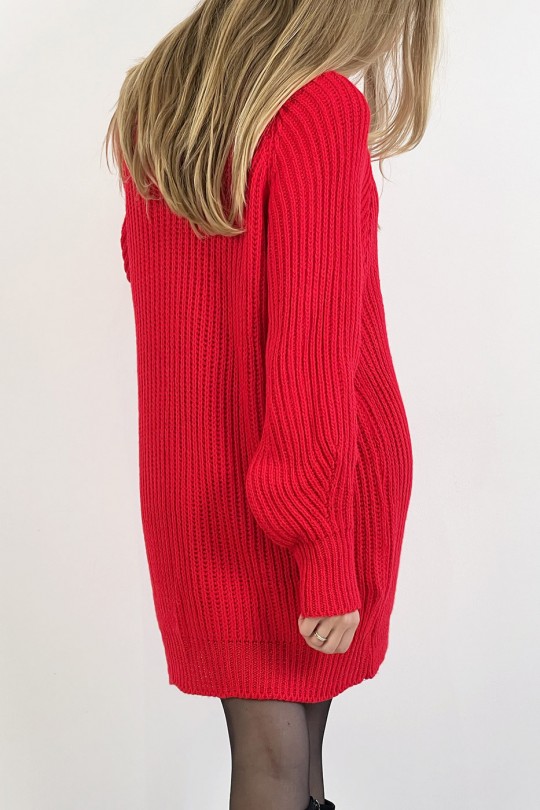 Rode trui-jurk met gebreide look, rechte snit met pofmouwen en hoge kraag - 4