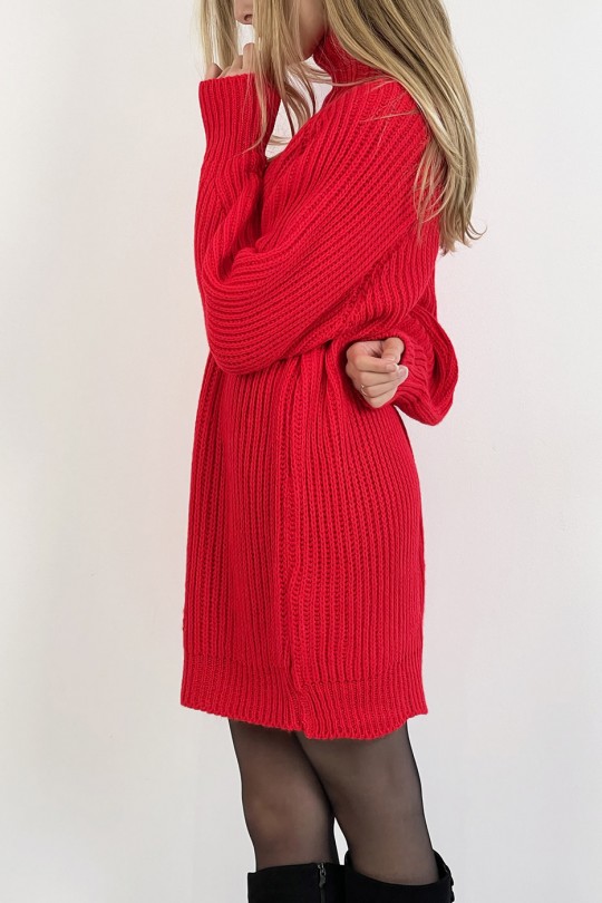 Rode trui-jurk met gebreide look, rechte snit met pofmouwen en hoge kraag - 5