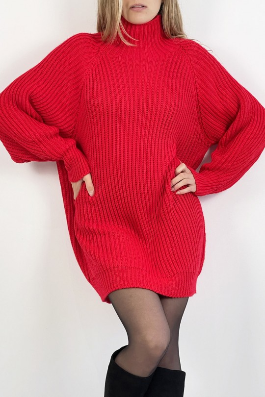 Rode trui-jurk met gebreide look, rechte snit met pofmouwen en hoge kraag - 8