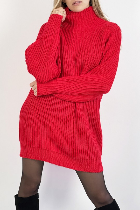 Rode trui-jurk met gebreide look, rechte snit met pofmouwen en hoge kraag - 10