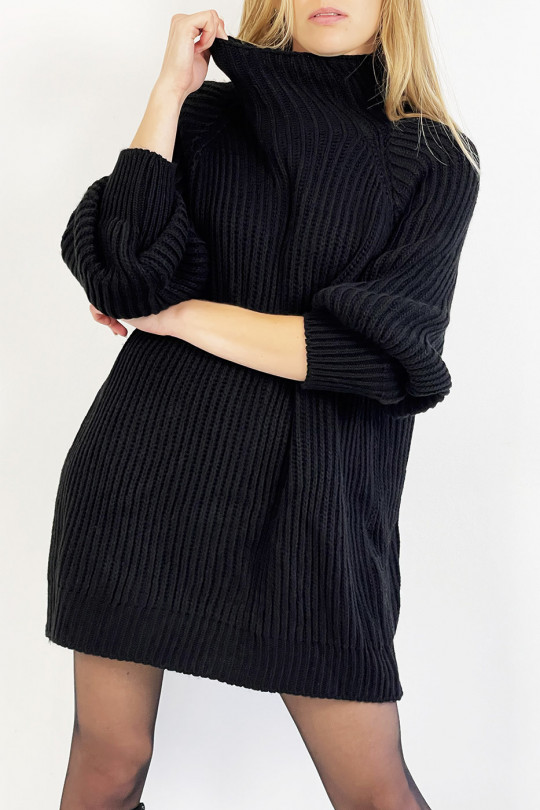 Zwarte trui-jurk met gebreid effect, rechte snit met pofmouwen en hoge kraag - 6
