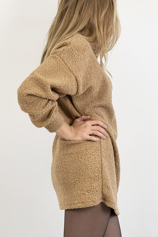 Korte camel sweaterjurk met moumoute-effect met hoge kraag, zacht, warm en comfortabel om te dragen - 3