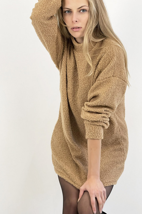 Korte camel sweaterjurk met moumoute-effect met hoge kraag, zacht, warm en comfortabel om te dragen - 4