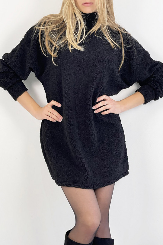 Korte zwarte sweaterjurk met hoge kraag, zacht, warm en aangenaam om te dragen - 2