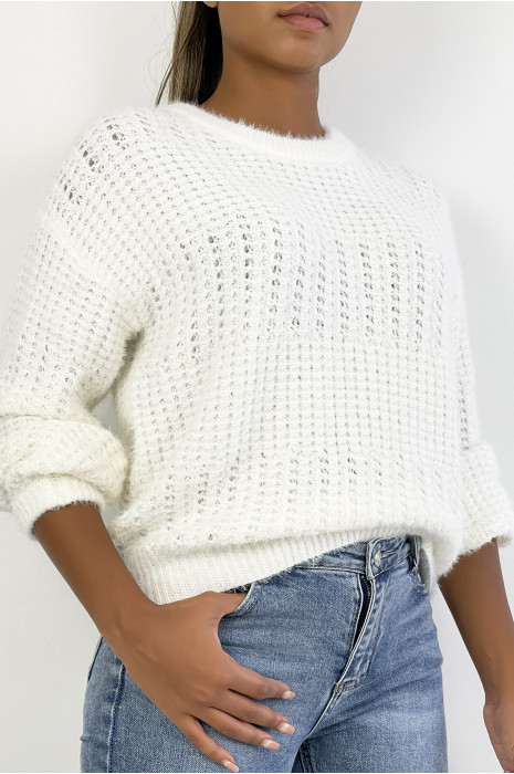 Pull blanc tombant et duveteux dans une belle matière chaude - 3