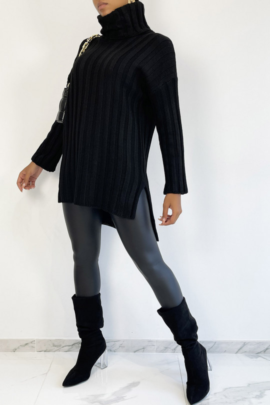 Black chunky turtleneck sweater with asymmetric length - 2
