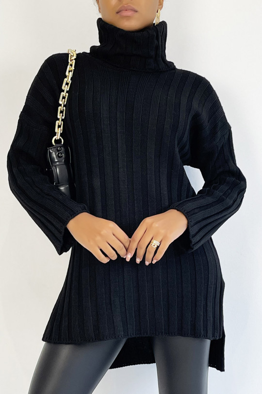 Black chunky turtleneck sweater with asymmetric length - 3