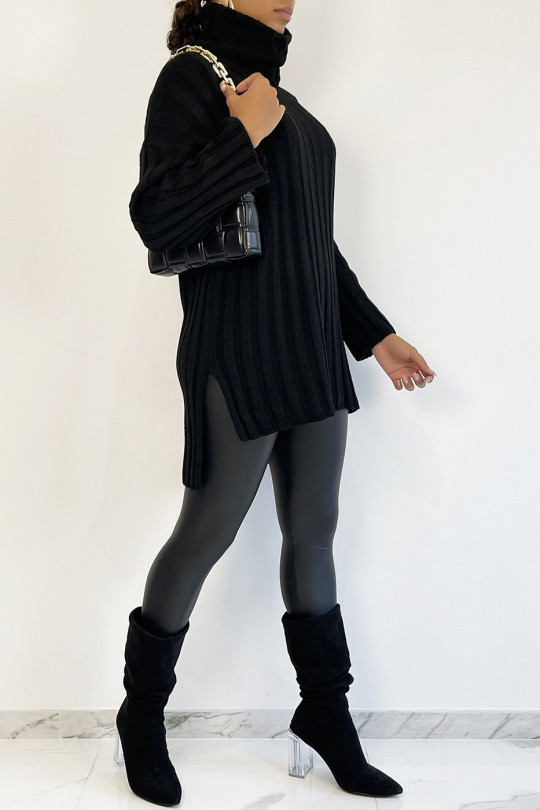 Black chunky turtleneck sweater with asymmetric length - 5