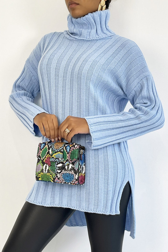 Sky blue chunky turtleneck sweater with asymmetric length - 4