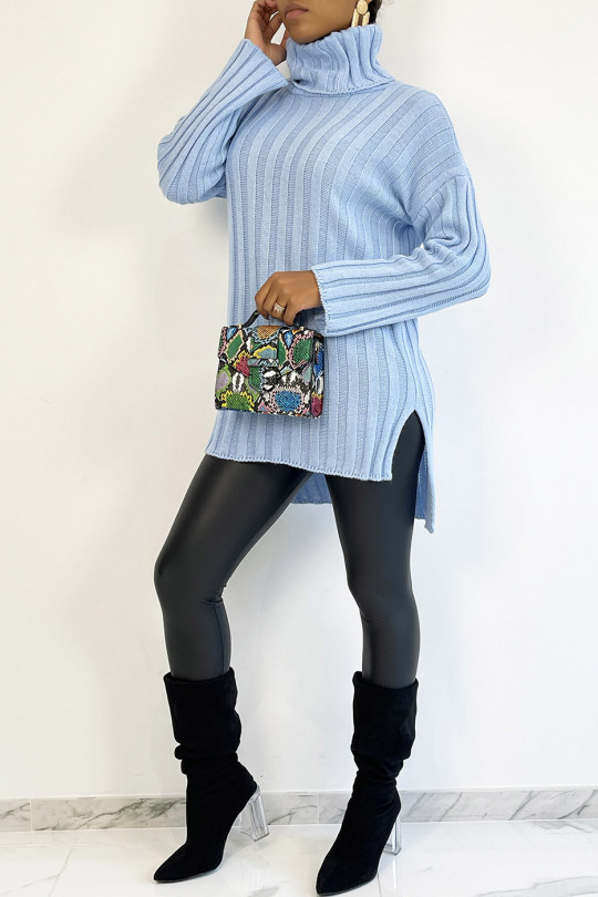 Sky blue chunky turtleneck sweater with asymmetric length - 5
