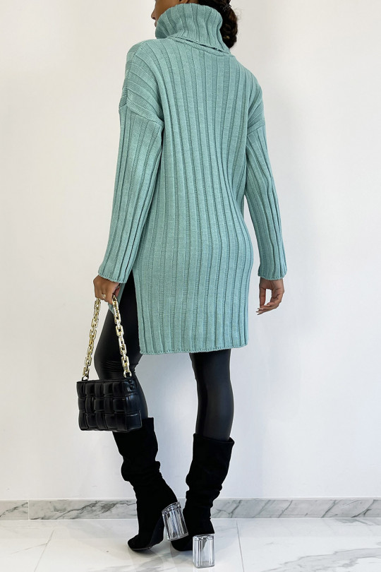 Thick green turtleneck sweater with asymmetric length - 1
