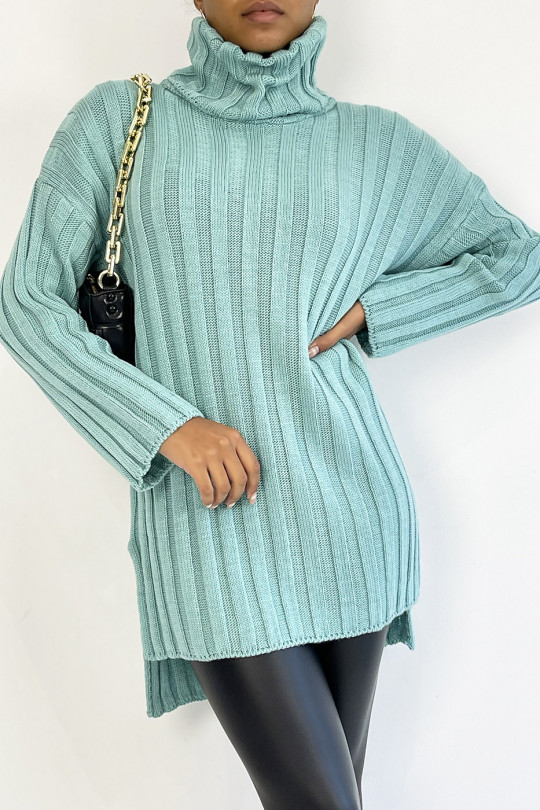 Thick green turtleneck sweater with asymmetric length - 2