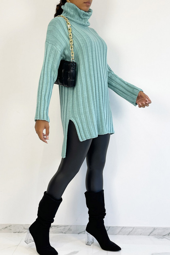 Thick green turtleneck sweater with asymmetric length - 3
