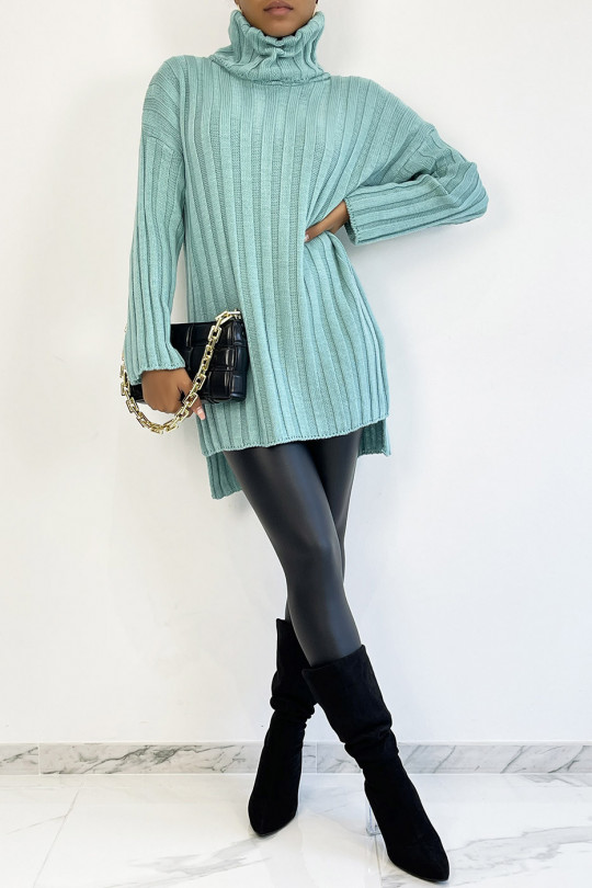 Thick green turtleneck sweater with asymmetric length - 5