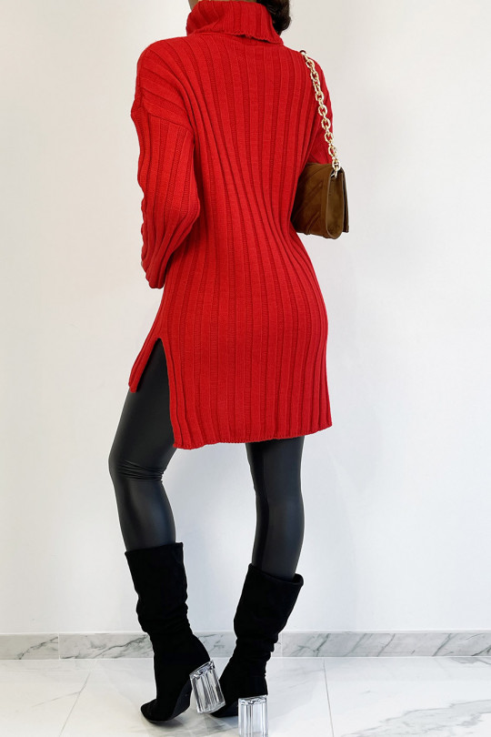 Thick red turtleneck sweater with asymmetric length - 1