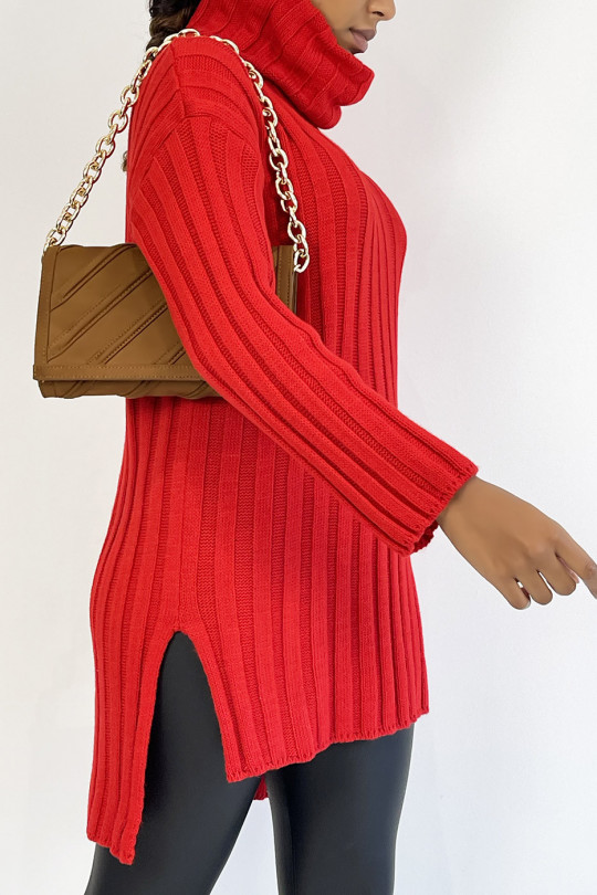 Thick red turtleneck sweater with asymmetric length - 2