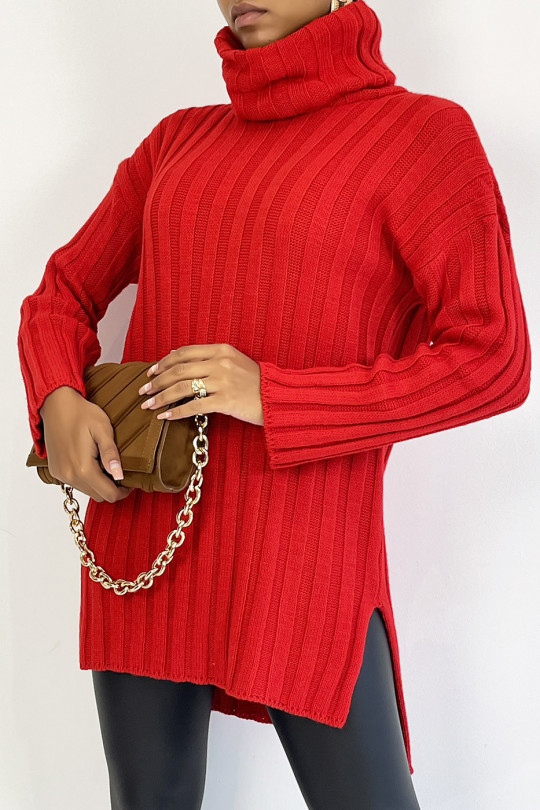 Thick red turtleneck sweater with asymmetric length - 4