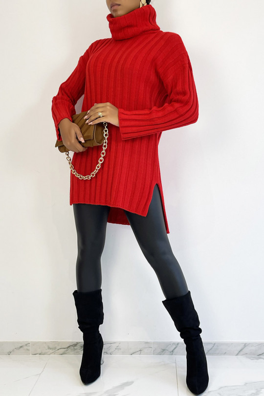 Thick red turtleneck sweater with asymmetric length - 5