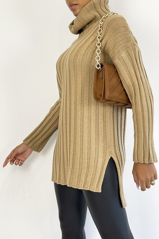 Thick camel turtleneck sweater with asymmetric length - 2