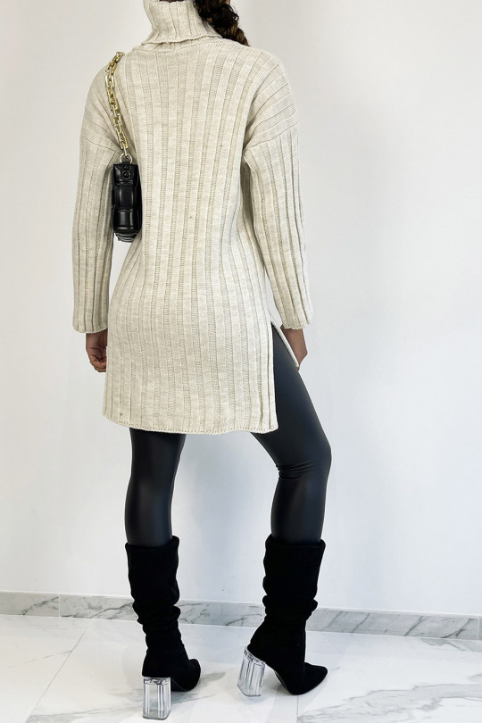 Thick beige turtleneck sweater with asymmetric length - 1