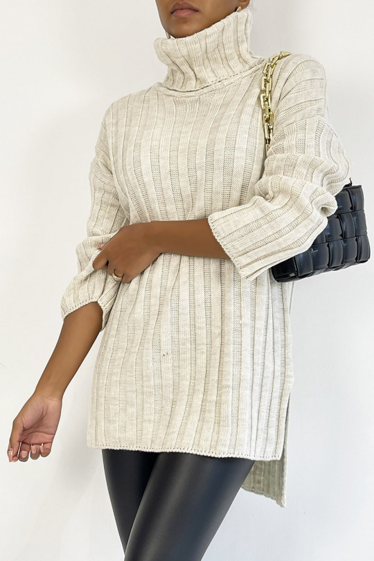 Thick beige turtleneck sweater with asymmetric length - 2