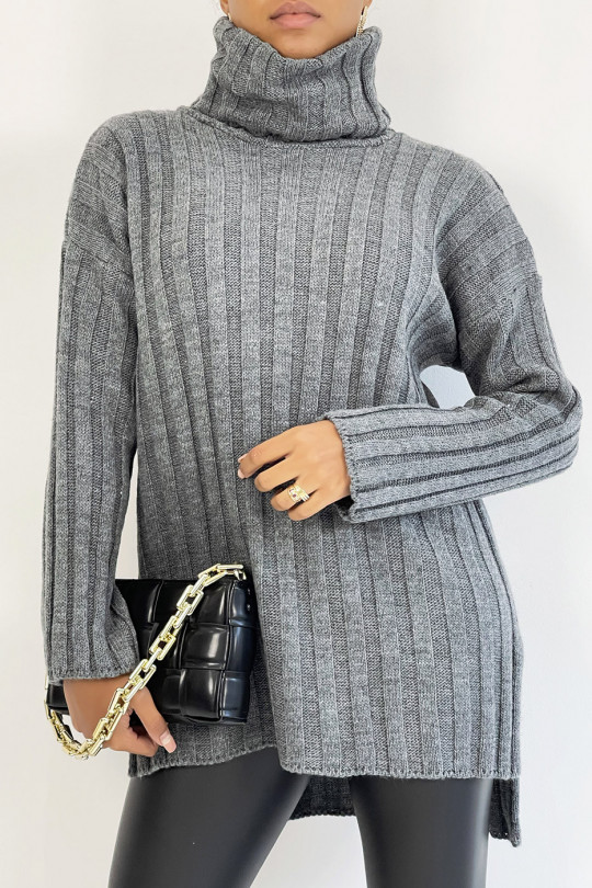 Gray chunky turtleneck sweater with asymmetric length - 4
