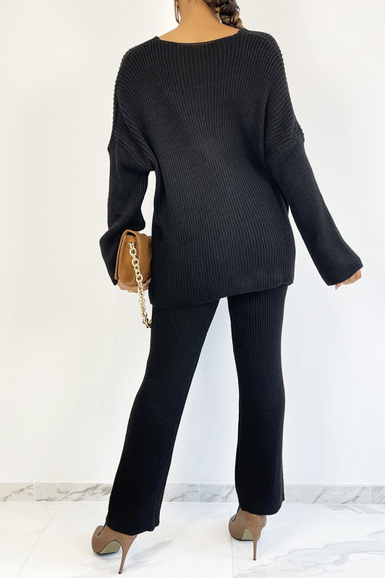 Oversized vest and flared pants set in black cocooning-style knit - 1